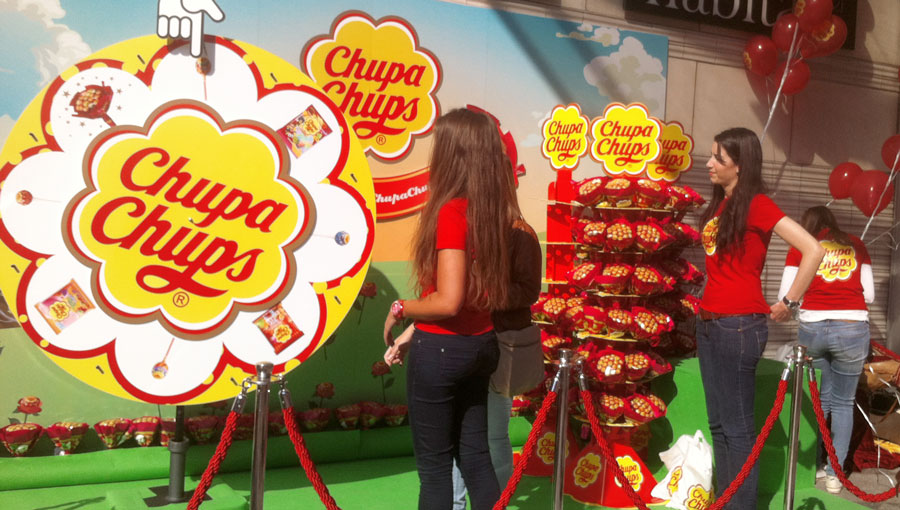 Stand realizado con varios elemtos corporeos